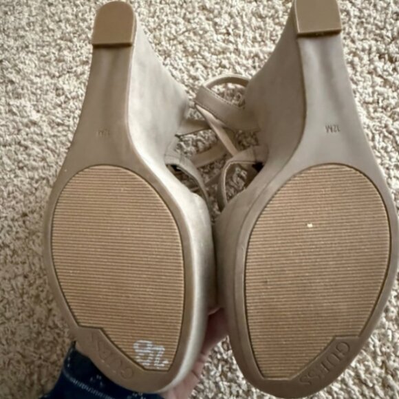 Guess Taupe Wedge Sandal Sz 11M - Picture 4 of 7
